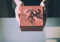 Du simple objet à l’outil marketing : tout sur les cadeaux d’entreprise.