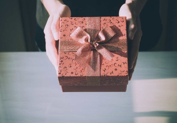 Du simple objet à l’outil marketing : tout sur les cadeaux d’entreprise.